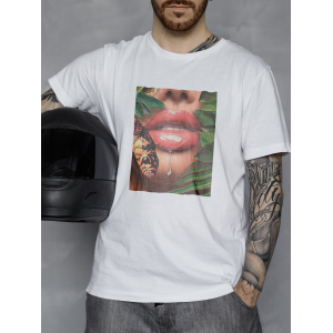 Tricou Buze umede ale unei fete și ale unui șarpe